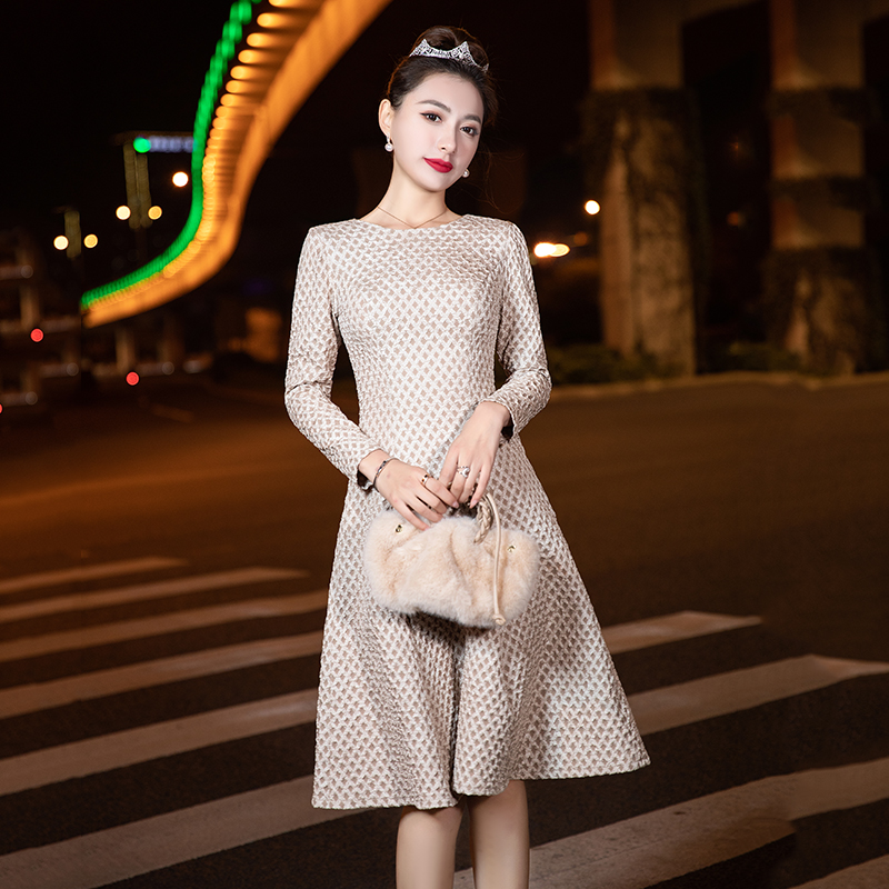 ชุดราตรี ชุดราตรีสวยหรู แบบ ทันสมัย Evening dress