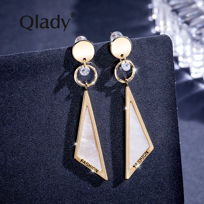 ต่างหู ตุ้มหูแฟชั่น By Qlady