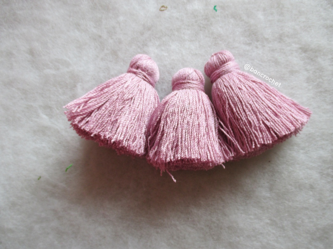 พู่แบบหนาฟู ขนาด 2 นิ้ว 4 ply tassel crochet acrylic yarn 4 ply ชมพูกะปิ 2 นิ้ว