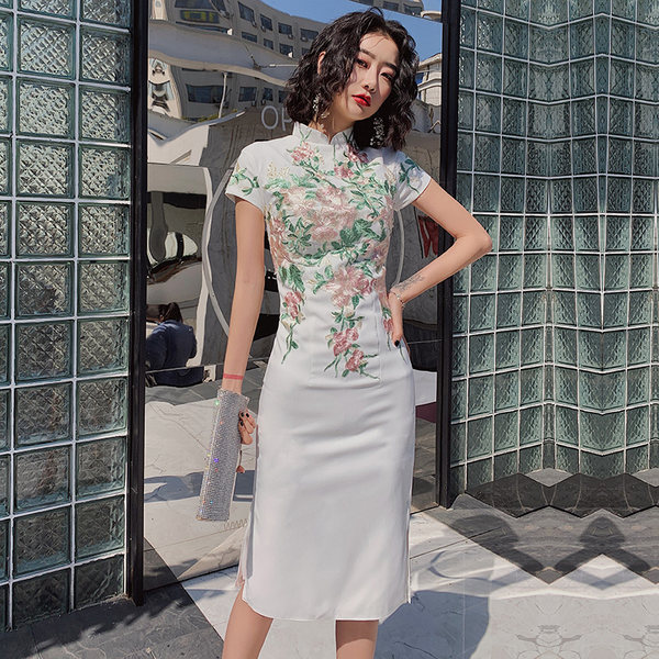 ชุดราตรี ชุดราตรีสวยหรู แบบ ทันสมัย Evening dress