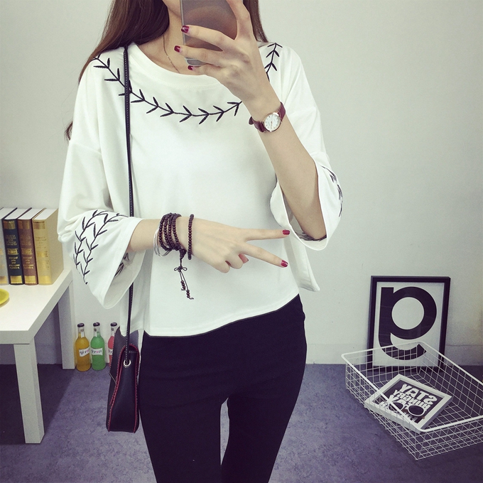 เสื้อแฟชั่น แต่งลายปัก แขน 4 ส่วน สไตส์เกาหลี ผ้าดี พร้อมส่ง same pic