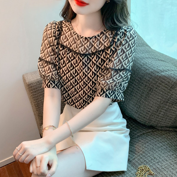 เสื้อลูกไม้ แขนสั้น