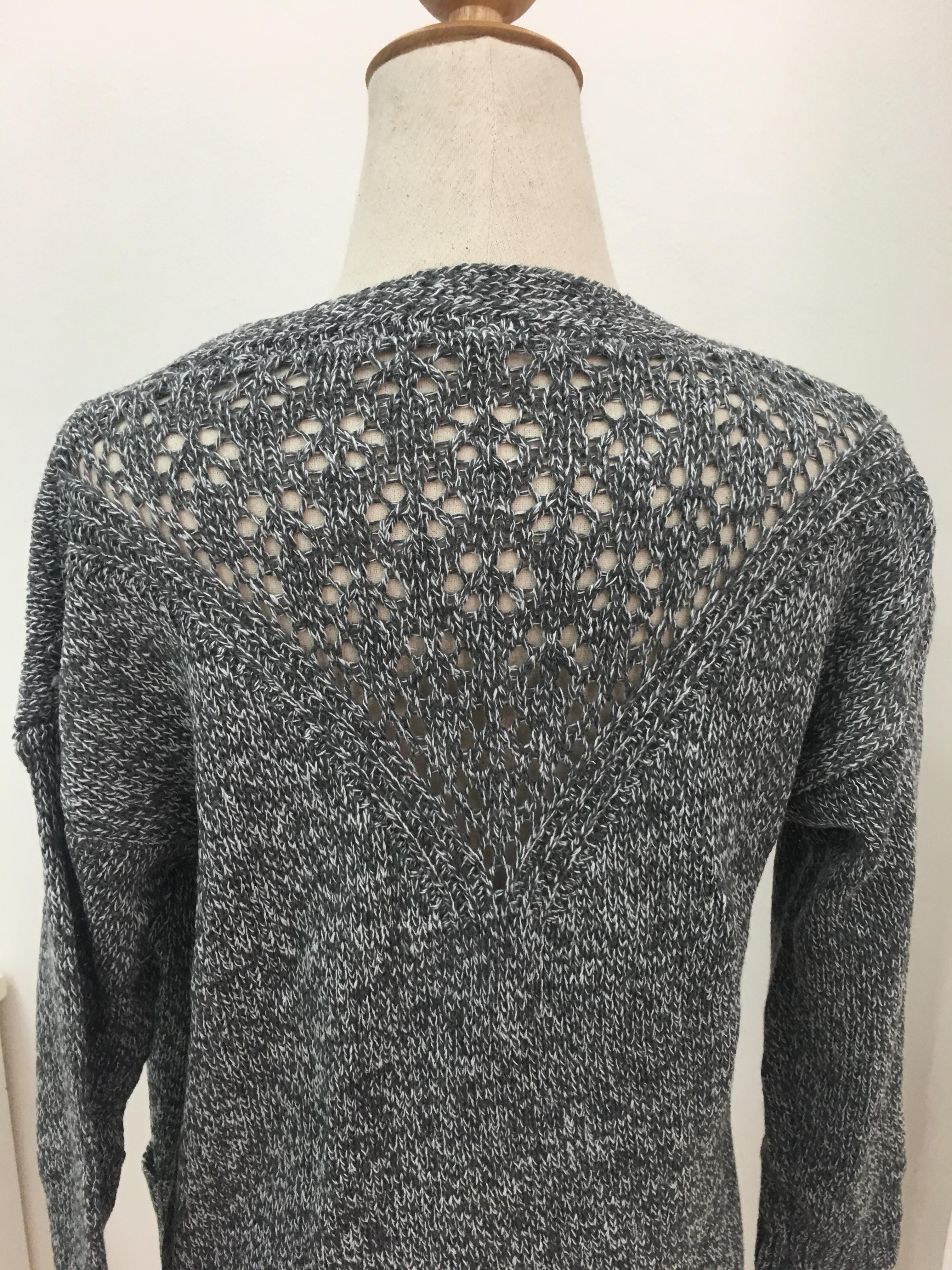 ยาว 32 นิ้ว : เสื้อคลุมไหมพรม กันหนาว แต่งลายถักเป็นช่องด้านหลัง พร้อมส่ง