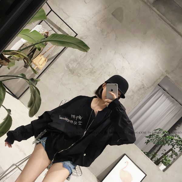 เสื้อคลุมสไตล์เกาหลี ตัวโคล่ง ผ้าทิ้งตัว แต่งลายปัก พร้อมส่ง