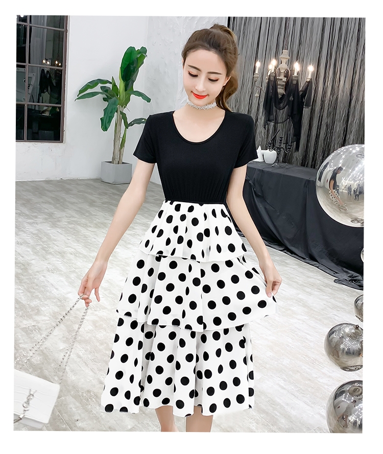 Dress4693 เดรสยาวทรงขนมชั้นไซส์ใหญ่ ด้านบนเป็นผ้าคอตตอนยืดหยุ่นสีพื้นดำตัดต่อกระโปรงเอวยางยืดต่อระบายเป็นชั้นๆ ผ้าไมโครเนื้อดี งานน่ารักใส่เที่ยวชิลด์ๆ หรือวันสบายๆ ก็น่ารักดูดี มีติดตู้ไว้ใส่ได้เรื่อยๆ มี 2 สี ดำ, ขาว