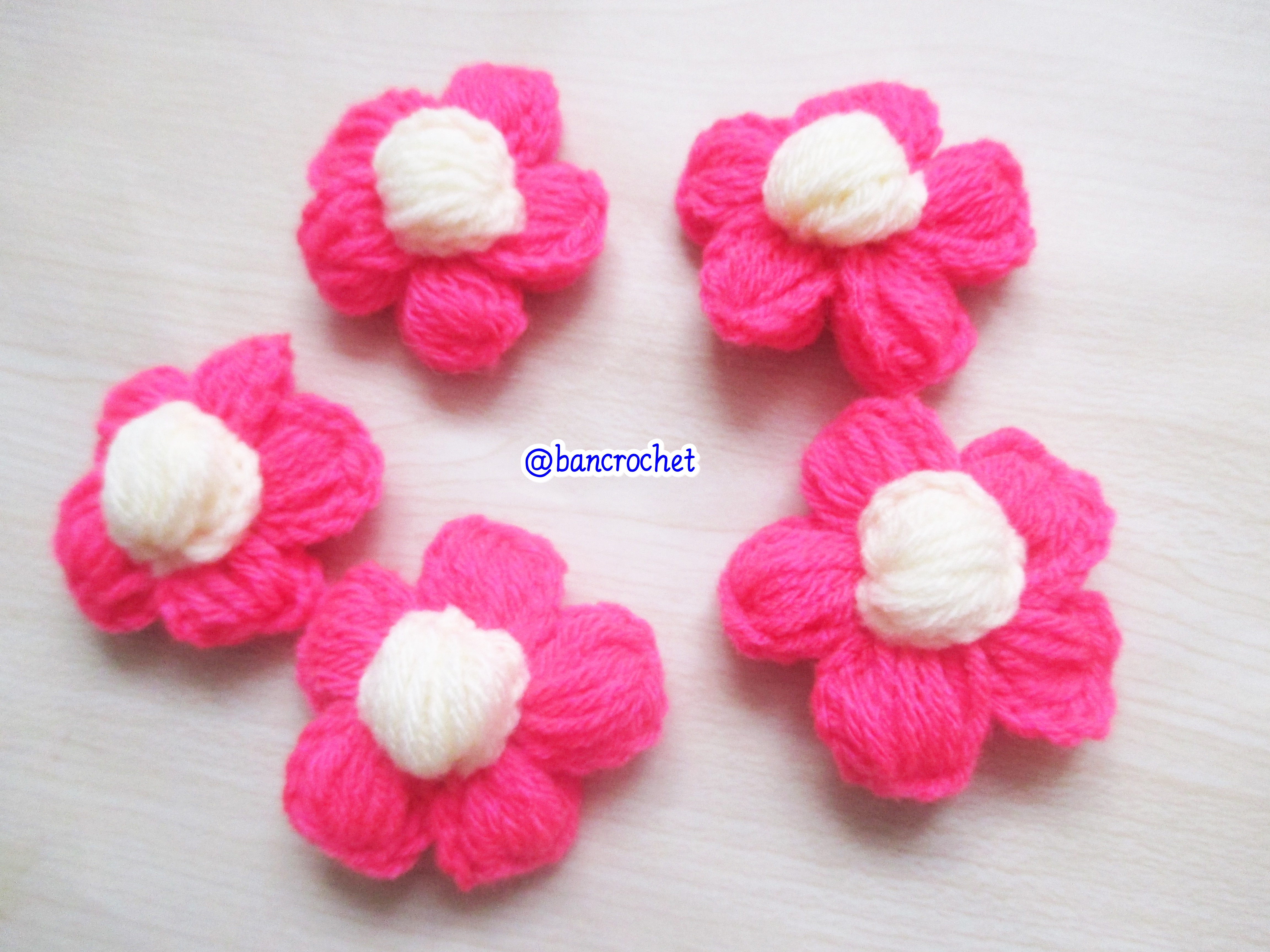 Bancrochet ดอกไม้ถักโครเชต์ฟูๆ crochet Flowers ชมพูอมส้ม 5 cm