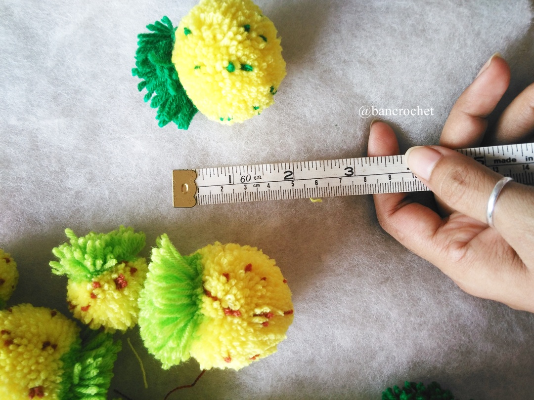 สับปะรดปอมปอม pom poms fruits เหลือง 2 นิ้ว