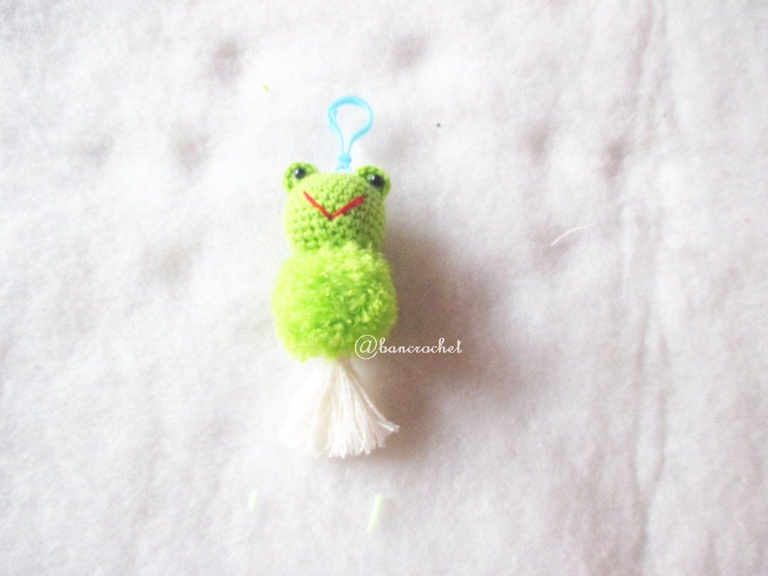 พวงกุญแจปอมปอมเคโระ pompoms keroro crochet keychain