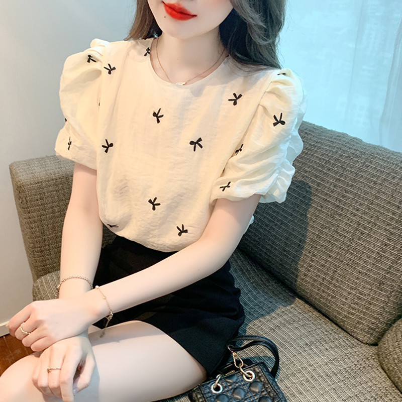 เสื้อเชิ้ตผู้หญิงใส่ทํางาน 390 บาทต่อชิ้น ฟรีค่าจัดส่ง