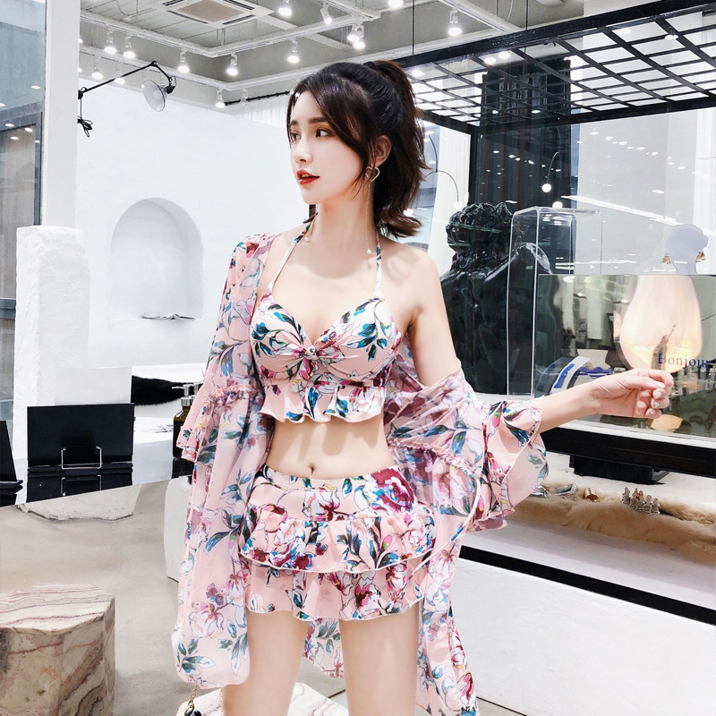 ชุดว่ายน้ำผู้หญิง ชุดว่ายน้ำแฟชั่น ชุดว่ายน้ำบิกินี่ ชุดว่ายน้ำเต็มตัว คอลเลคชั่นใหม่