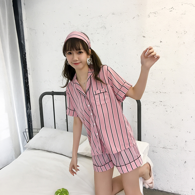 ชุดนอนลายทาง น่ารัก แถมที่คาดผมสุดแบ๊ว พร้อมส่งเลยจ้า