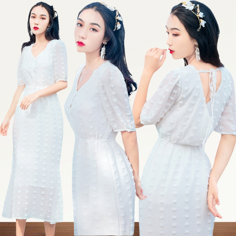 Dress4589 Maxi Dress ชุดเดรสยาวสีขาวลายจุดปอมๆ ทรงคอวีป้ายมีเชือกผูกโบว์ด้านหลัง เอวยางยืด มีซับในเนื้อนิ่มอย่างดีทั้งชุด ผ้าชีฟองเนื้อดีมีน้ำหนักทิ้งตัว