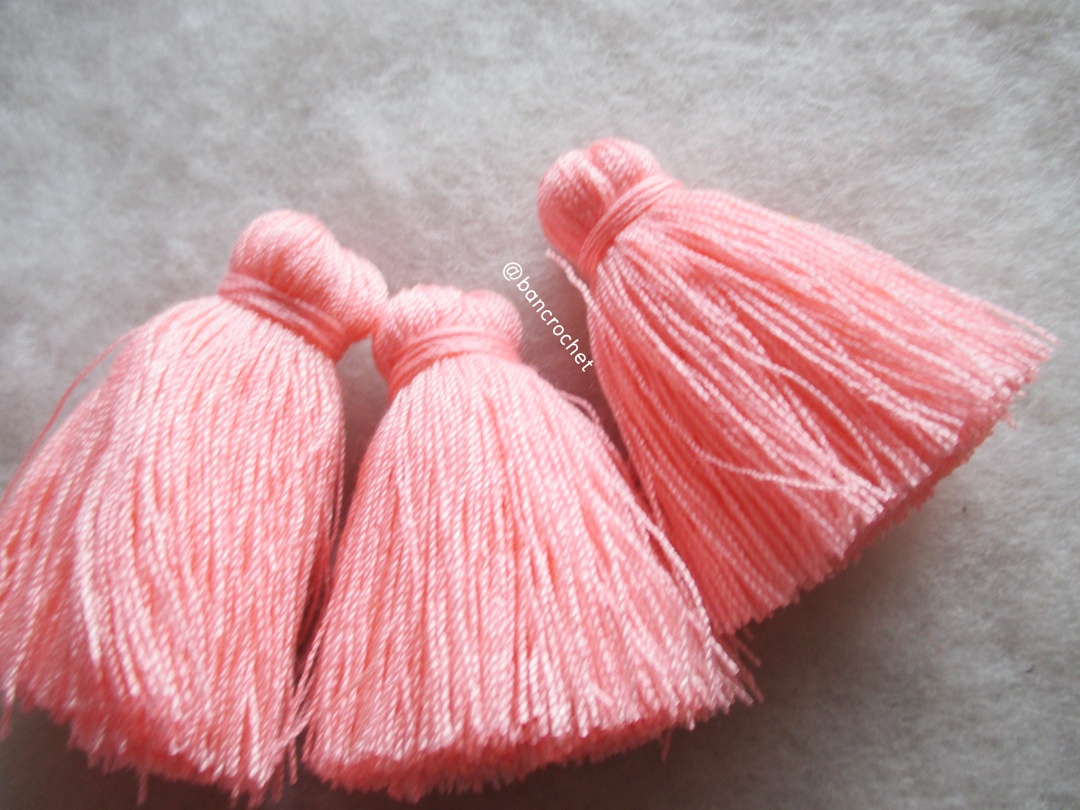 พู่แบบหนาฟู ขนาด 2 นิ้ว 4 ply tassel crochet acrylic yarn 4 ply โอรสอ่อน 2 นิ้ว