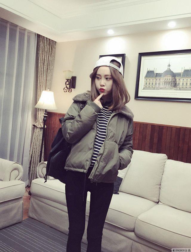 เสื้อกันหนาว บุนวมฟูๆ แต่งขนแกะที่คอปกเสื้อ ตัวสั้นน่ารัก ผ้าร่มเนื้อดีกันลม เกาหลีมากๆ พร้อมส่ง