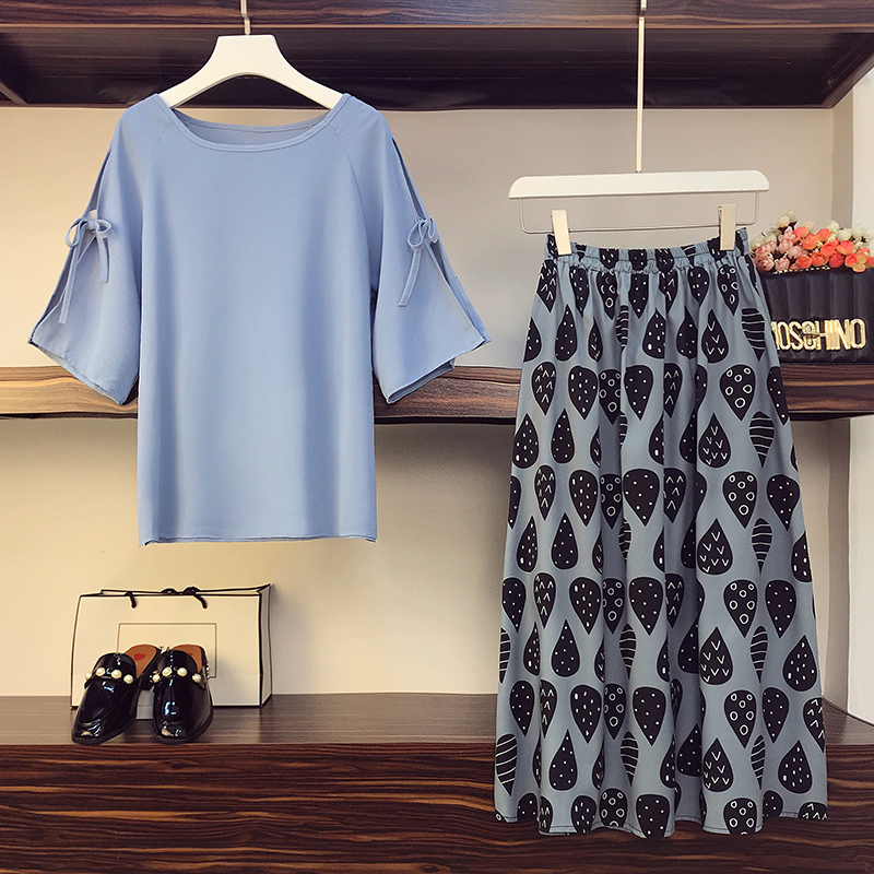 Set_bs1776 ชุดเซ็ท 2 ชิ้น(เสื้อ+กระโปรง) เสื้อแฟชั่นแขนผ่าผูกโบว์สีพื้นฟ้าคราม + กระโปรงยาวลายกราฟฟิคเอวยางยืด ผ้าโพลีเนื้อดีนุ่มใส่สบายผ้าเนื้อดีเรียบสวยไม่ยับง่าย งานเซ็ทเข้าชุดสุดน่ารัก ดีเทลเก๋ๆ ดีงาม แมทช์ได้ลงตัวเข้ากันดูดีที่สุด