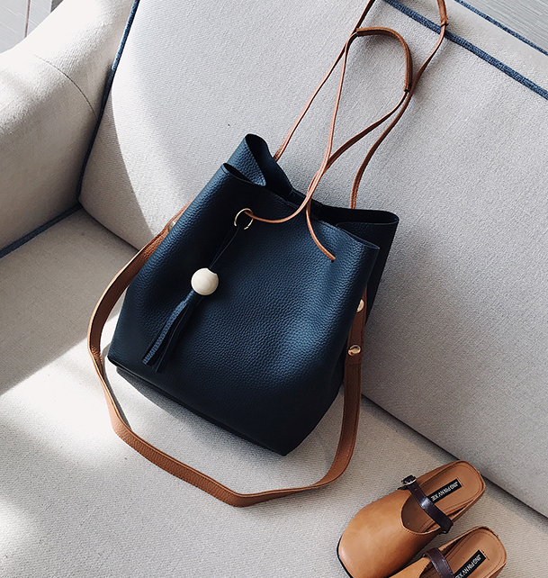 ซื้อ 1 ได้ถึง 4 กระเป๋าสะพายหนังทรงสวย + กระเป๋าใบเล็ก สีดำ พร้อมส่ง black