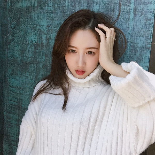 เสื้อไหมพรมตัวโคล่ง Sweater สีขาว คอเต่า ผ้าเนื้อนุ่มอุ่น น่ารักมากจ้า