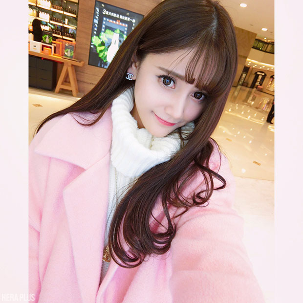 โค้ททรงโคล่ง สำหรับสาวขี้หนาว หรือชอบใส่เสื้อไหมพรมหนาๆ ข้างใน ทรงนี้เหมาะมากค่า สวมทับก็ดูหวานขึ้นมาทันตาเห็นน พร้อมส่งเลยน้าา pink