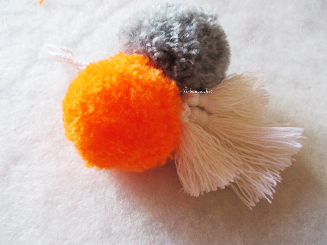 พู่+ปอมปอมแขวนกระเป๋าถักโครเชต์ pompom crochet