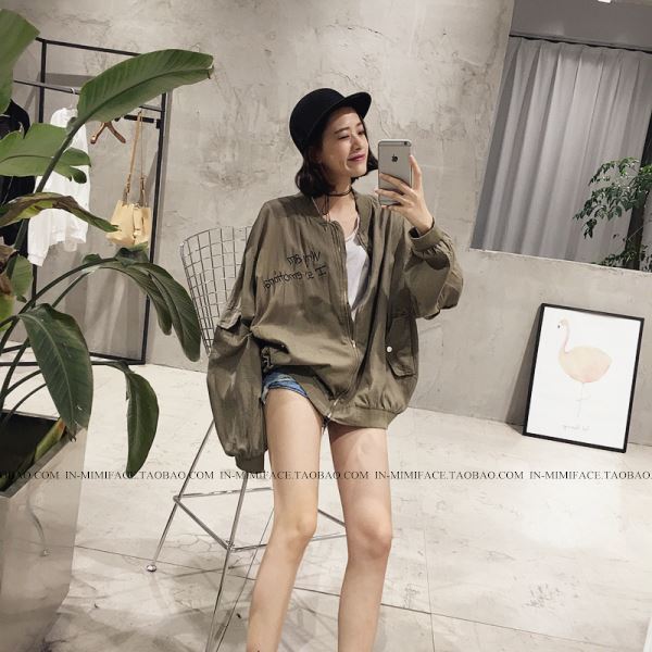 เสื้อคลุมสไตล์เกาหลี ตัวโคล่ง ผ้าทิ้งตัว แต่งลายปัก พร้อมส่ง