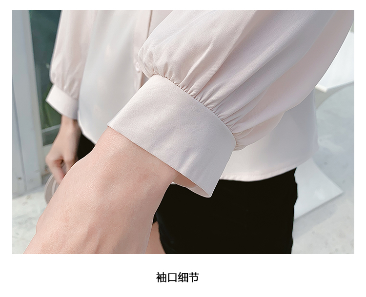 Blouse3859 เสื้อเชิ้ตแขนยาวกระดุมข้อมือสีครีม กระดุมผ่าหน้า อกปักลายตัวอักษร คอปกผูกโบว์ลูกไม้แยกชิ้น (สามารถถอดออกได้) ผ้าคอตตอนซิลค์เนื้อดีนุ่มหนามีน้ำหนักทิ้งตัว รุ่นนี้ผ้าเนื้อดีมากใส่สบายไม่ร้อนไม่ยับง่าย งานสวยดูดี ใส่เที่ยว/ใส่ทำงา
