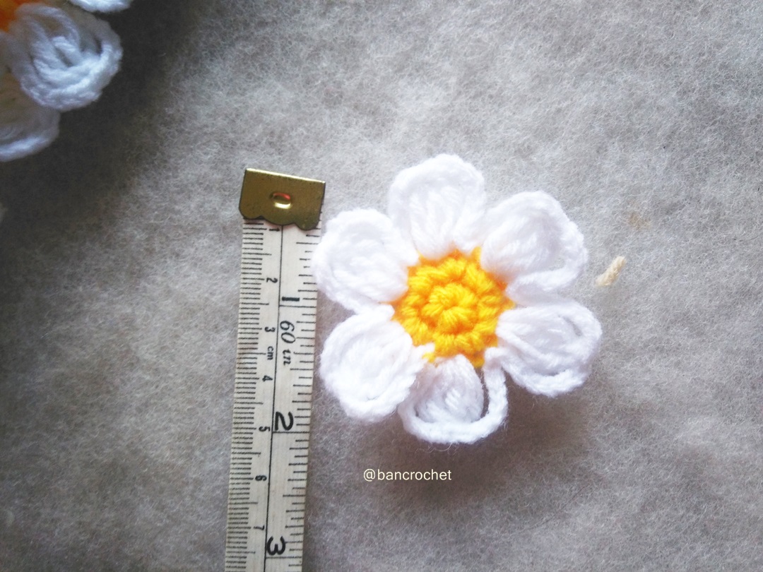 ดอกไม้ถักโครเชต์ crochet flowers สีขาว 2 นิ้ว