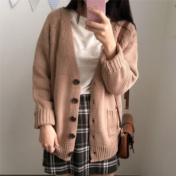 เสื้อคลุมไหมพรมถักทรงสวย เนื้อนิ่มยืดได้เยอะ ทรงน่ารักงานดี พร้อมส่งเลยจ้า เบจ