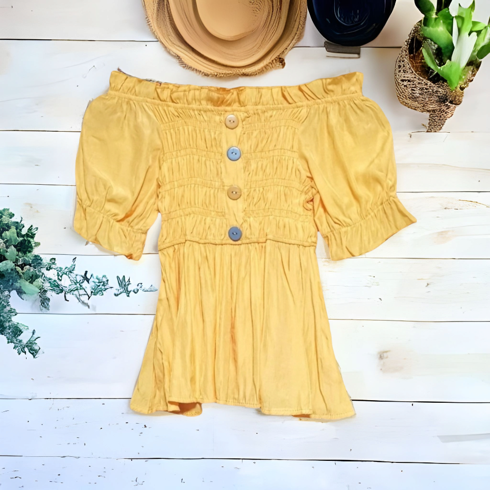 Blouse3977 เสื้อเปิดไหล่สม็อครอบตัวแขนตุ๊กตา ผ้าสปันเนื้อดีนุ่มใส่สบาย งานดีผ้านุ่มน่าใส่ แมทช์กับขาสั้นหรือขายาวก็น่ารักไม่แพ้กัน มี 3 สี ชมพู, เหลือง, แดง