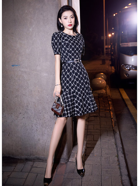 ชุดราตรี ชุดราตรีสวยหรู แบบ ทันสมัย Evening dress