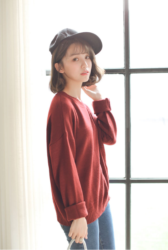 Sweater เสื้อสเวทเตอร์แขนยาว สีแดงเลือดหมู ทรงสวย จะใส่เดี่ยวไหรือใส่โค้ทคลุมก็เริ่ด