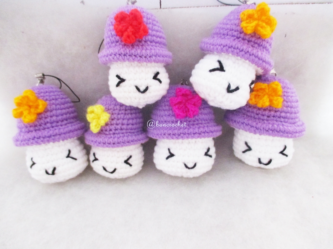 พวงกุญแจเห็ดถัก สีม่วง