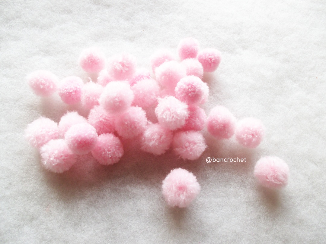 ปอมปอมไหมพรม ขนาด 2.5-3 ซม pom poms crochet ชมพูอ่อน 2.5-3 ซม.