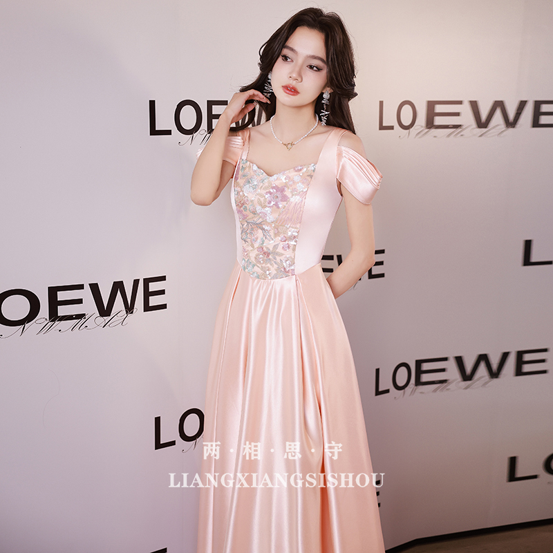 ชุดราตรี ชุดราตรีสวยหรู แบบ ทันสมัย Evening dress