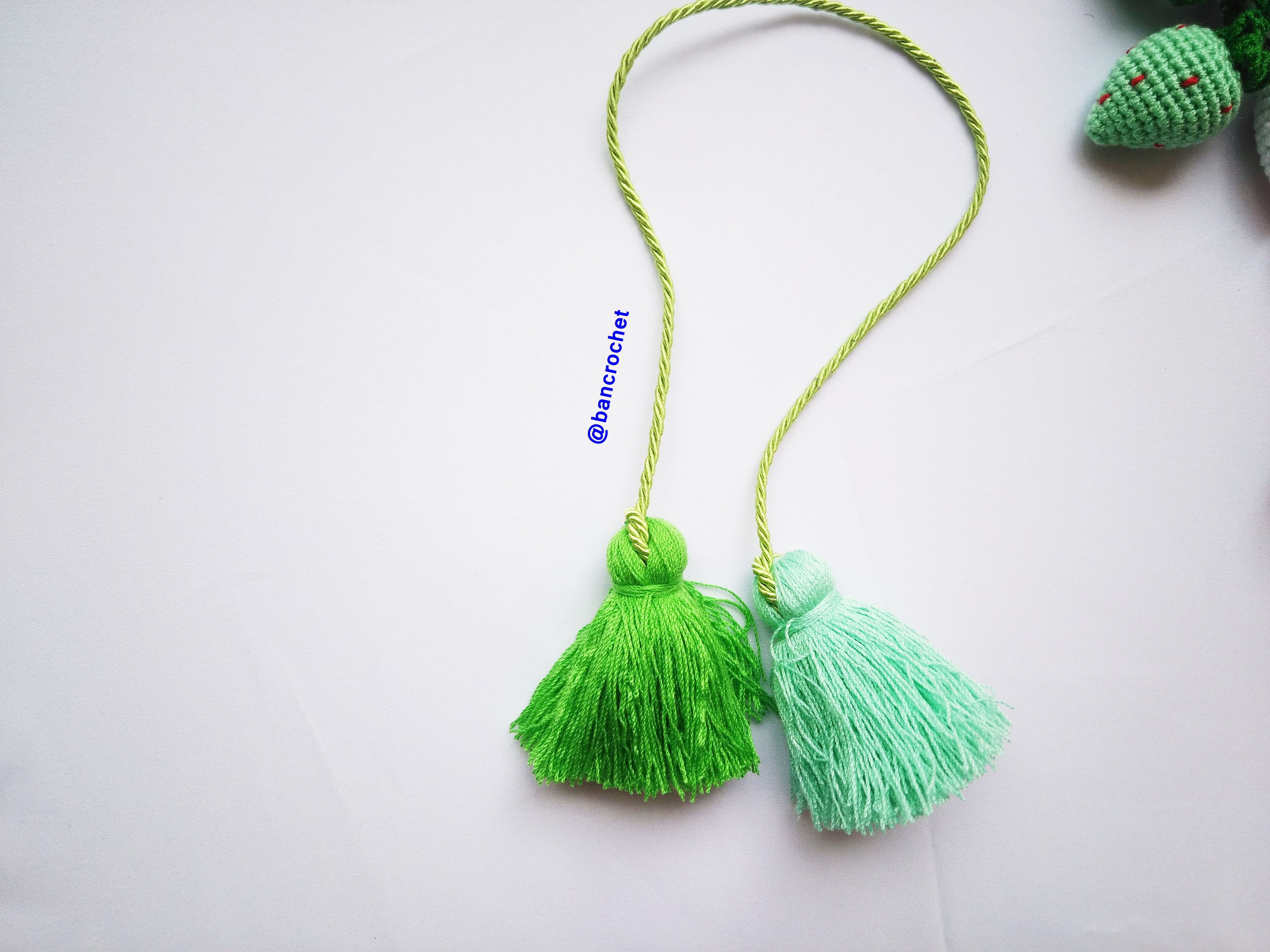 Bancrochet พู่ห้อยกระเป๋า/ที่ห้อยกระเป๋าแฮนด์เมด Tassels keychain hanging for bags หลากสี 4 นิ้ว