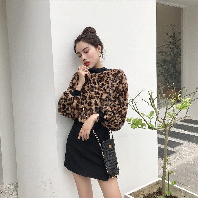 เสื้อแขนยาว ลายเสือดาว สุดเซ็กซี่ ผ้าเนื้อกำมะหยี่นุ่ม จั๊มแขน-เอว พร้อมส่ง ตามภาพเลยจ้า