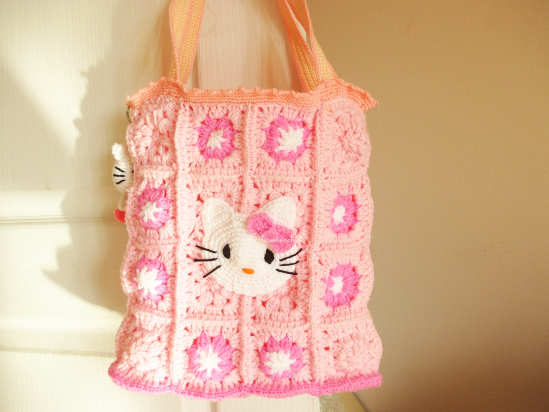 กระเป๋าคิตตี้ถักโครเชต์ สีเหลี่ยมใบใหญ่ kitty bag crochet