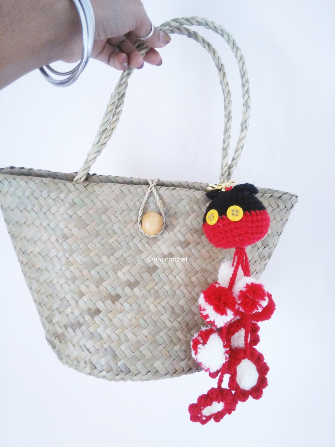 Bancrochet กระเป๋าสานกระจูดห้อยพวงกุญแจ grajood basket weave bags คละสี 7*10*7*12 นิ้ว