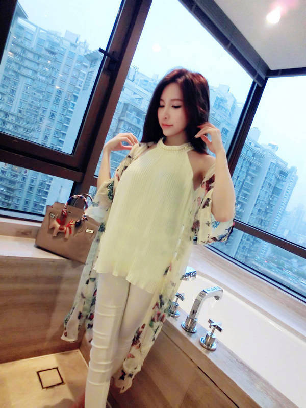 เสื้อคลุมแฟชั่น ผ้าชีฟองลายผีเสื้อ ใส่คลุมเก๋ๆ ใส่สบาย พร้อมส่งจ้า