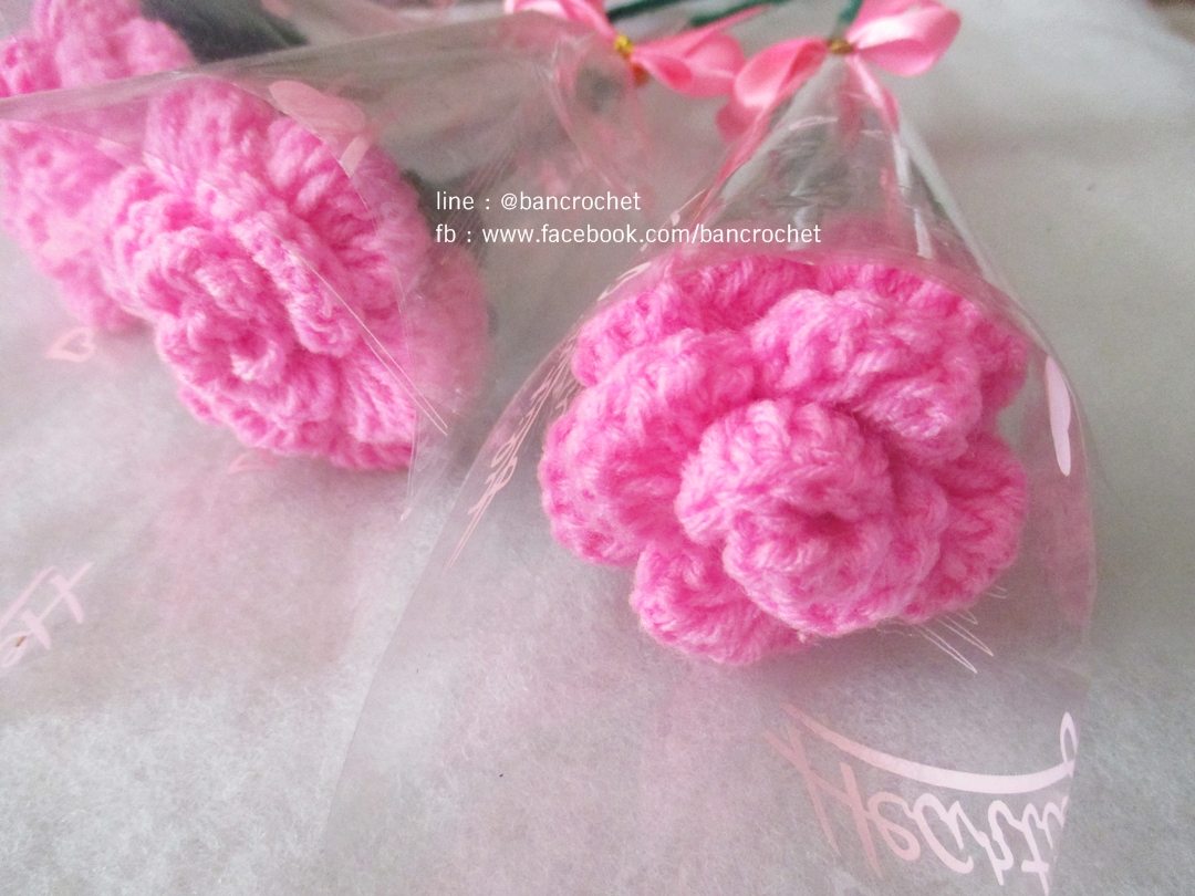 กุหลาบถักสีชมพู Pink crochet rose pink