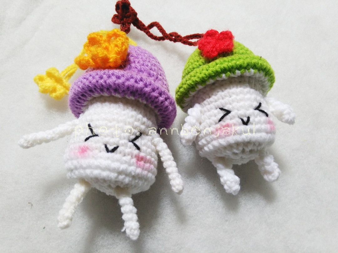 ที่ห้อยกระเป๋าเห็ดถักสีม่วง