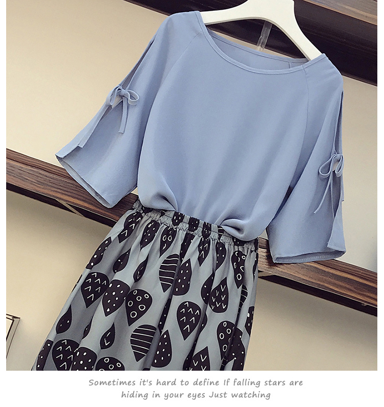 Set_bs1776 ชุดเซ็ท 2 ชิ้น(เสื้อ+กระโปรง) เสื้อแฟชั่นแขนผ่าผูกโบว์สีพื้นฟ้าคราม + กระโปรงยาวลายกราฟฟิคเอวยางยืด ผ้าโพลีเนื้อดีนุ่มใส่สบายผ้าเนื้อดีเรียบสวยไม่ยับง่าย งานเซ็ทเข้าชุดสุดน่ารัก ดีเทลเก๋ๆ ดีงาม แมทช์ได้ลงตัวเข้ากันดูดีที่สุด
