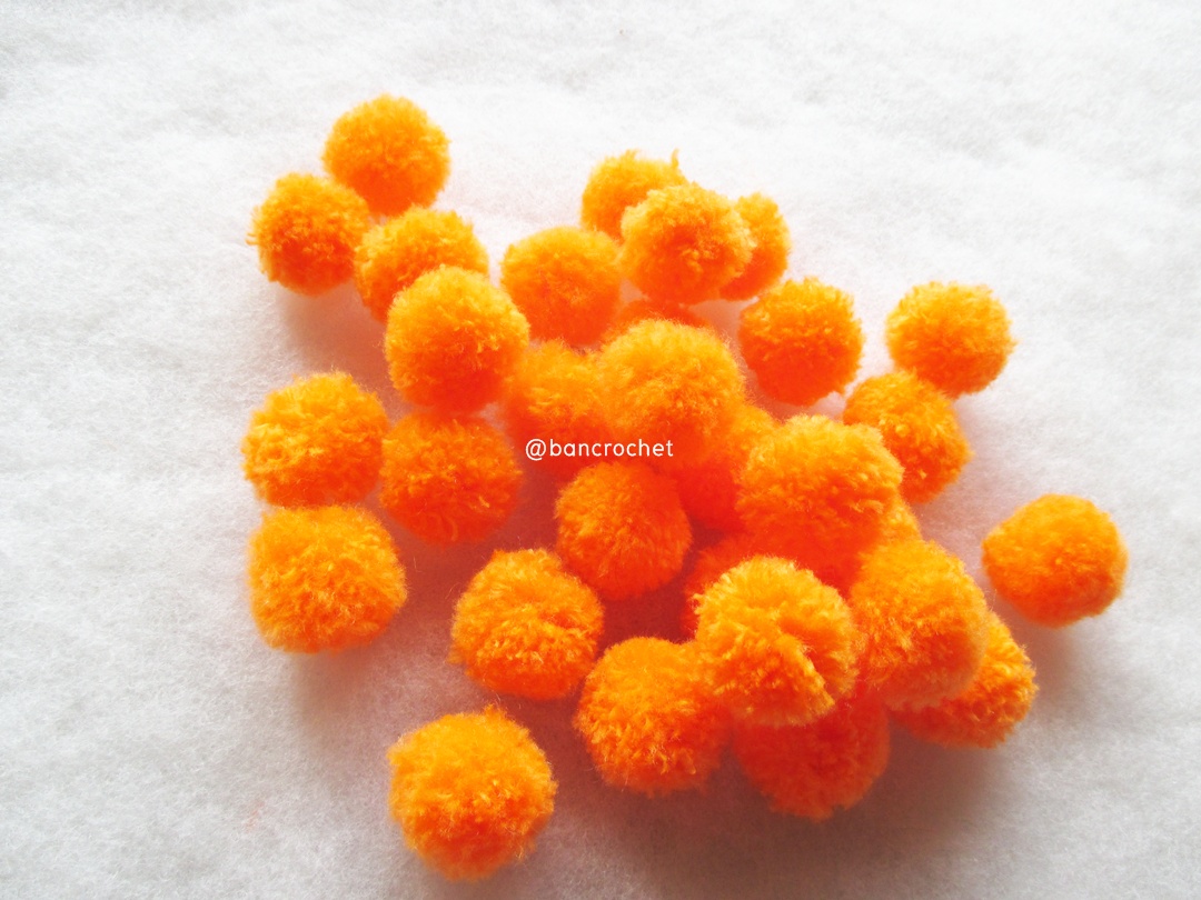 ปอมปอมไหมพรม ขนาด 2.5-3 ซม pom poms crochet ส้ม 2.5-3 ซม.