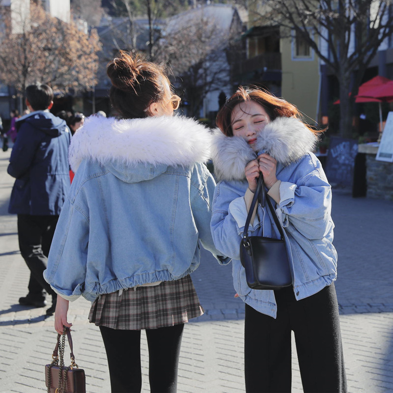 เสื้อกันหนาว ช่วงตัวเป็นผ้ายีนส์ ด้านในบุขนช่วงตัว ช่วงแขนบุซับในกันลม พร้อมขนเฟลอฟูนุ่มมาก งานดี การรันตีจ้า มี 3 สีน้า same pic