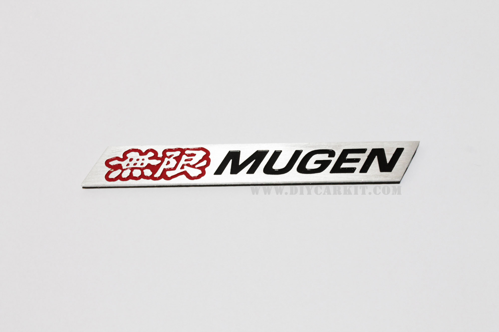 เพจ Mugen เล็กโลโก้ญี่ปุ่นสีแดงเงิน