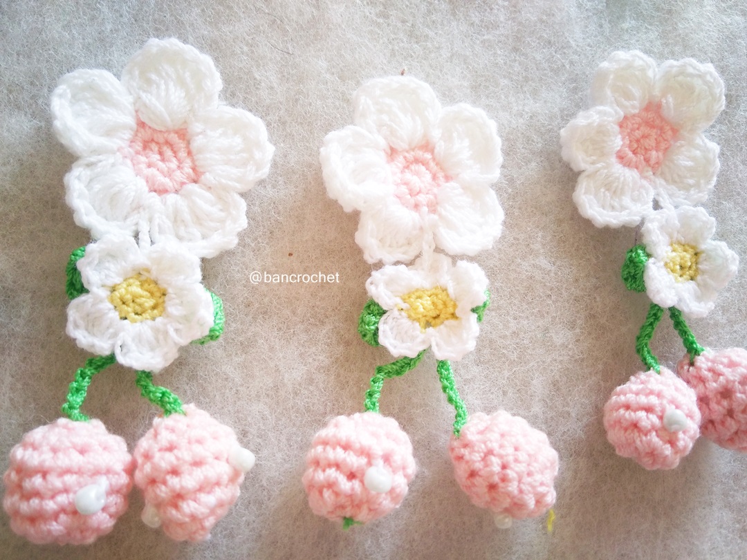ดอกสตรอเบอรี่ถักโครเชต์ strawberry flower crochet สีชมพูอ่อน 3.2 นิ้ว
