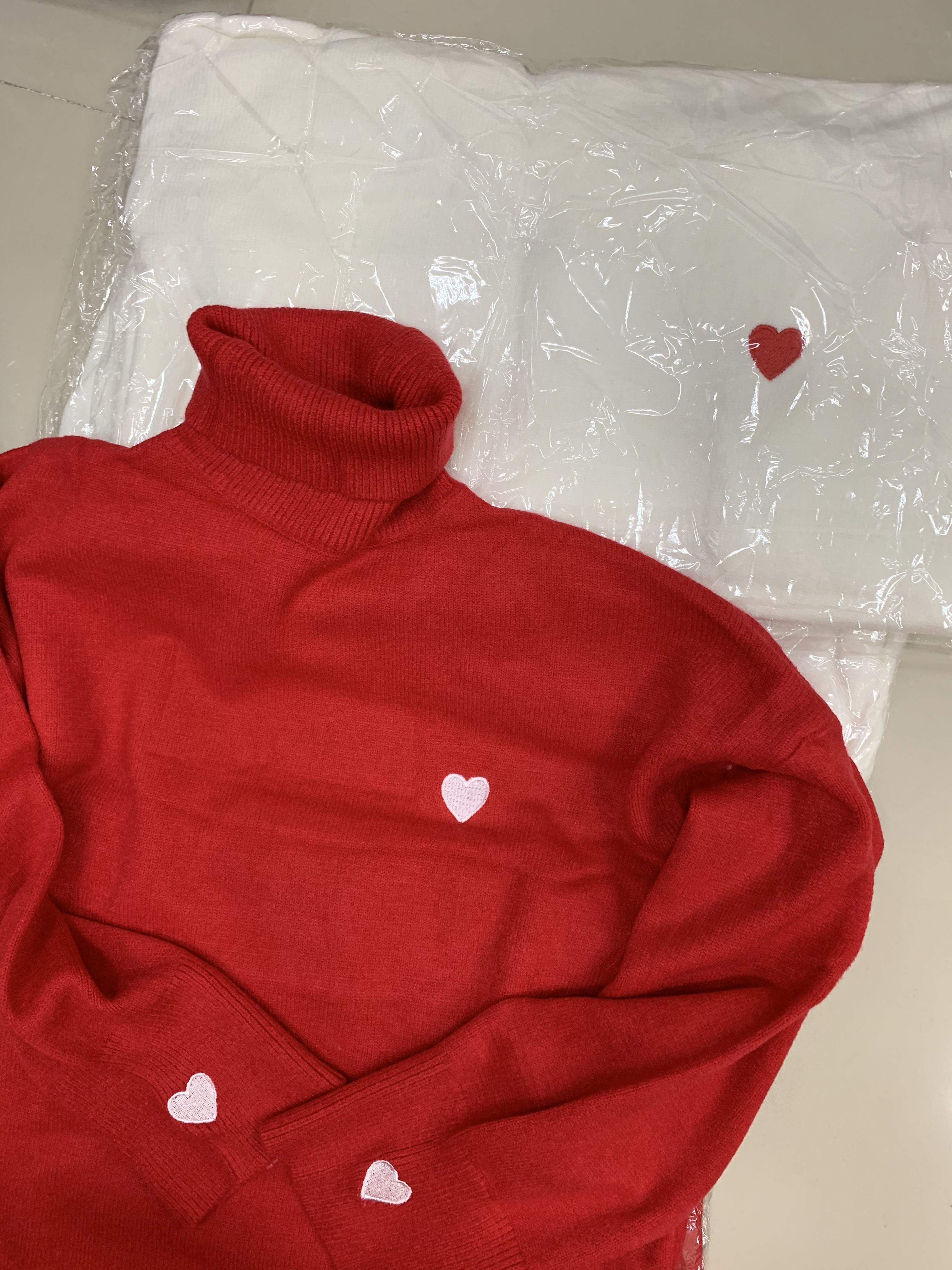 ห้ามพลาด Sweater เสื้อสเวทเตอร์ไหมพรม คอเต่า แต่งลายปักหัวใจ งานดี ไหมพรมเนื้อดี สายเกาหลีห้ามพลาดน้าาา ดำ freesize