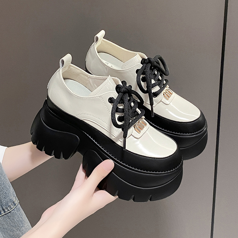 รองเท้าผ้าใบเสริมส้นสูง ไซต์35-39 สนใจทักแชท ฟรีค่าส่ง!
