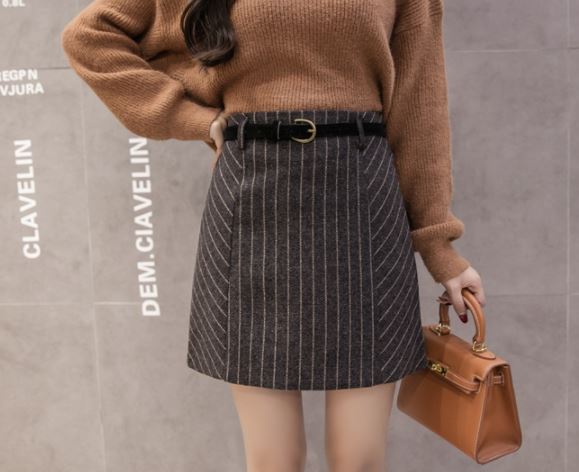 กระโปรงใส่เที่ยว ใส่เรียน กระโปรงใส่ทำงาน กระโปรงสั้น กระโปรงแฟชัั่น ลายทาง ลายเส้น มีดีไซน์ ลุ๊ค คุณหนู ไฮโซ 260001