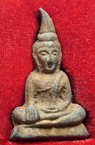 พระท่ากระดานกรุต้นลำใย