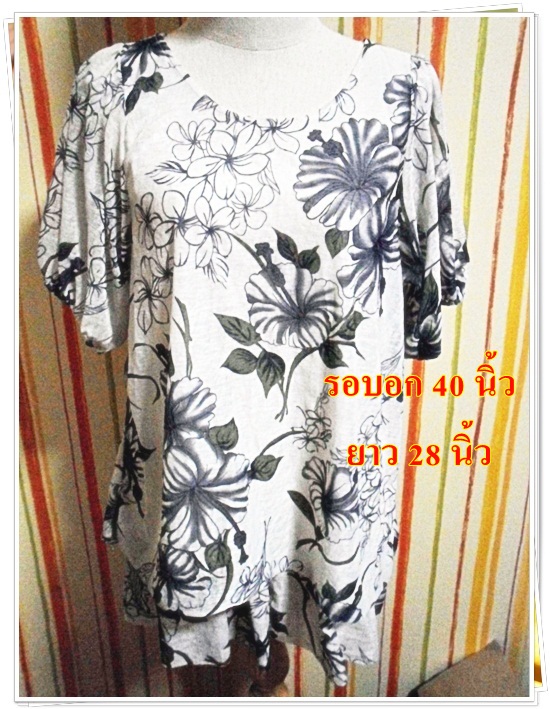 Used เสื้อผ้าซีฟอง ตัวใหญ่ใส่สบาย เสื้อผู้ใหญ่ แบบสวย ลายดอกไม้สีเทา เนื้อผ้า 2 ชั้น แขนตุ๊กตา รอบอก 40 นิ้ว no u003